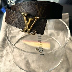 Authentic Louis Vuitton belt - Reversable